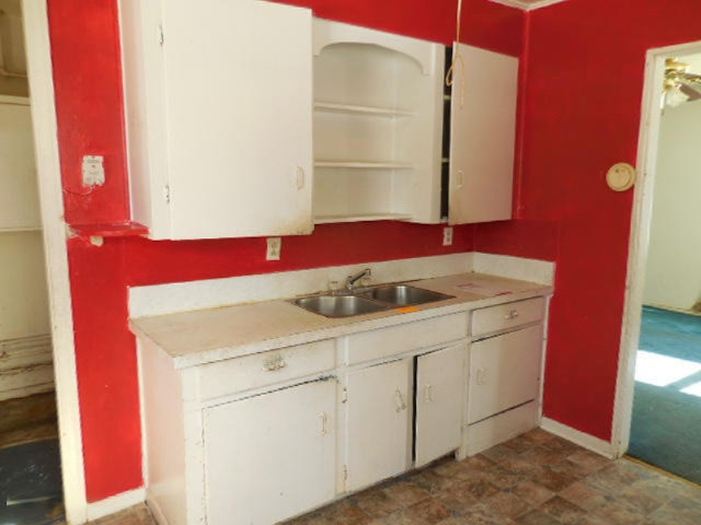 1307 Wayside Road Kalamazoo, MI 49048 - Photo 2 of 16 263-312745-Kitchen