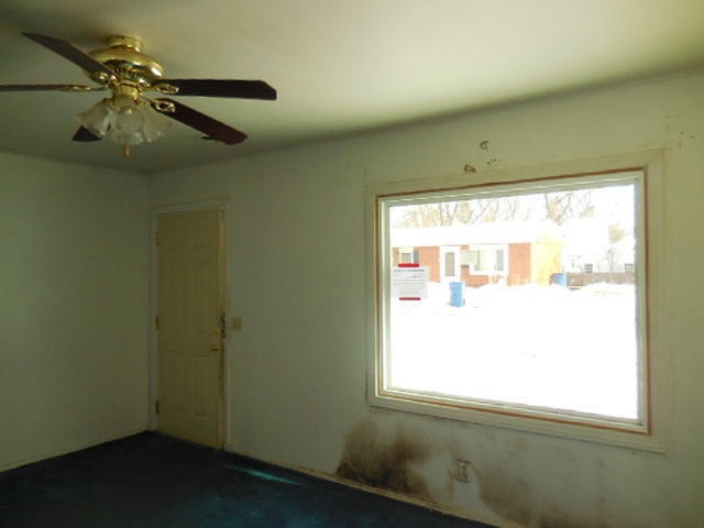 1307 Wayside Road Kalamazoo, MI 49048 - Photo 6 of 16 263-312745-Living room
