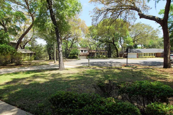 $2,100 | 18 Sherwood Road Northwest, Fort Walton Beach, FL 32547