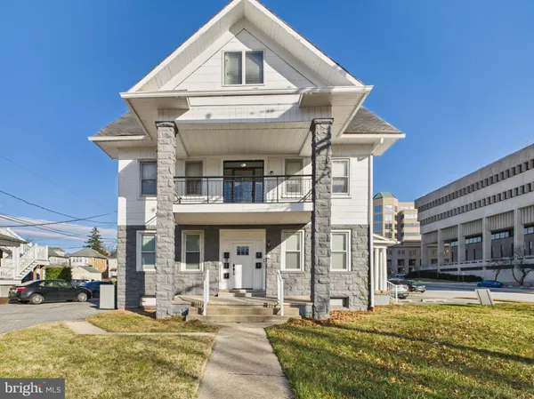 $1,460 | 300 West Chesapeake Avenue, Unit 4, Towson, MD 21204