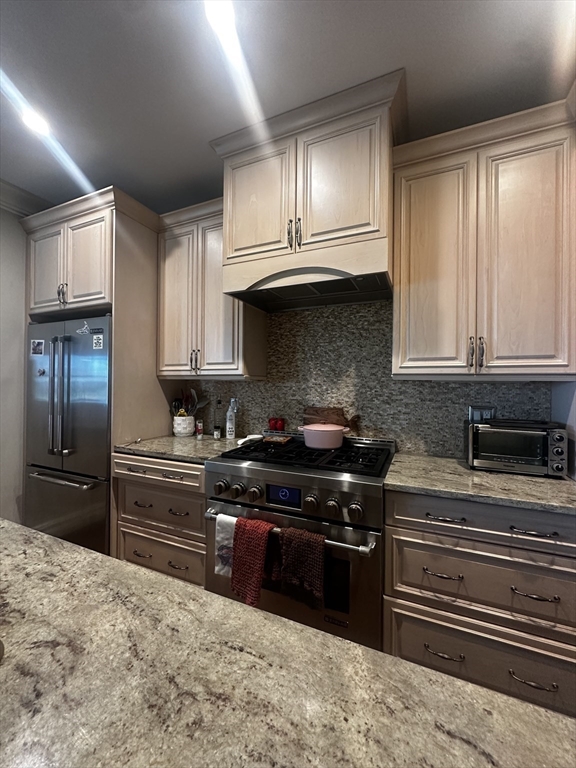 3 M Street, Unit 5 Boston, MA 02127 - Photo 9 of 22