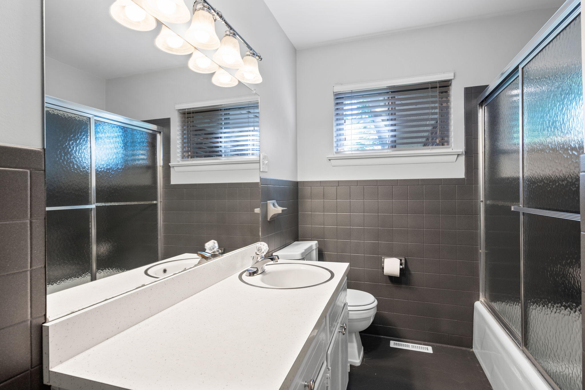2510 Jenkins Road Chattanooga, TN 37421 - Photo 21 of 37 Full Hall Bath