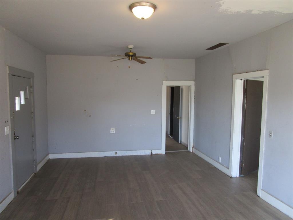 402 3rd Street Crowell, TX 79227 - Photo 9 of 19