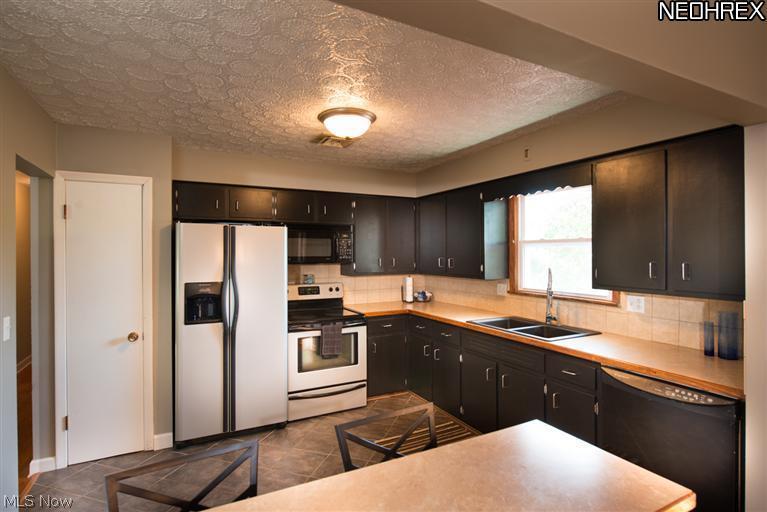 544 East Caston Road Uniontown, OH 44685 - Photo 4 of 18 Another view of the kitchen