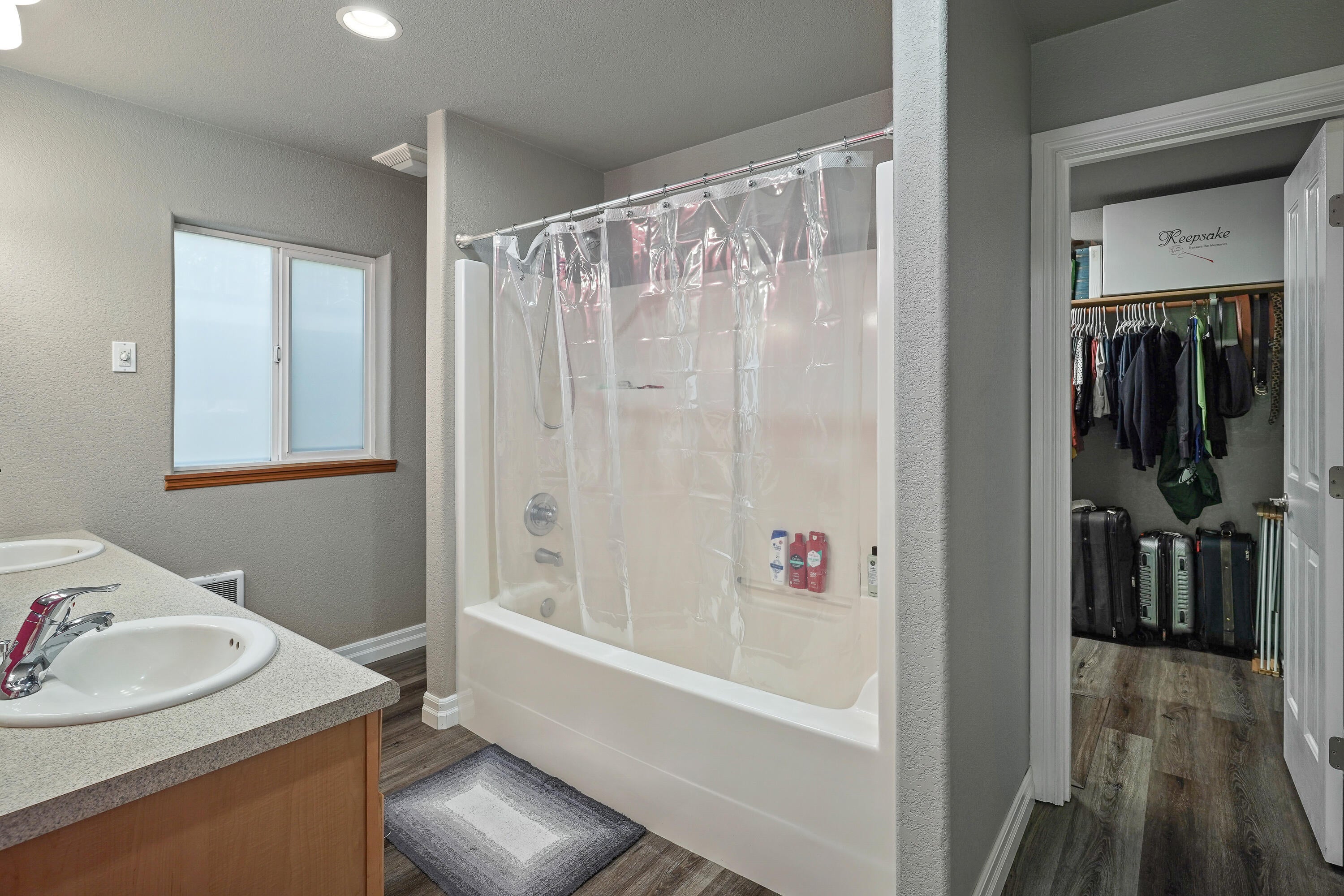 60060 Turquoise Road Bend, OR 97702 - Photo 23 of 58 Master Bathroom