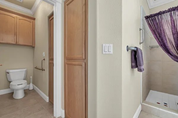 a bathroom with a toilet