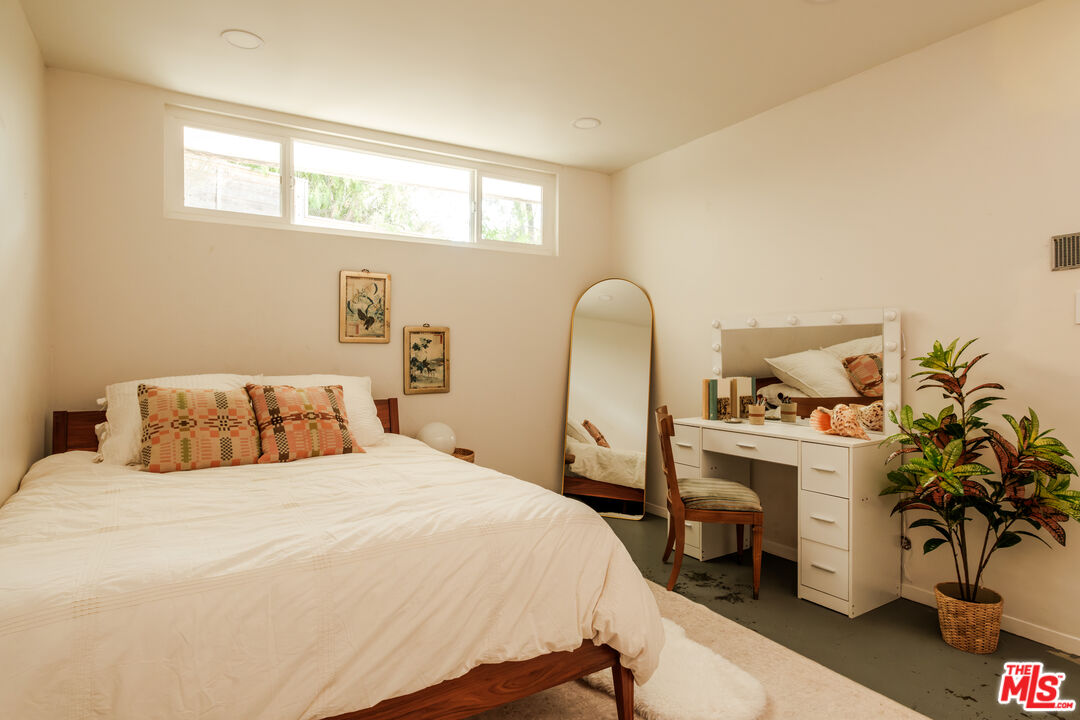 21269 Entrada Road Topanga, CA 90290 - Photo 36 of 73