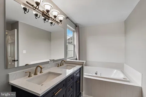 $530,000 | 7 Mohawk Trail, Burlington, NJ 08016