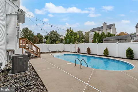 $530,000 | 7 Mohawk Trail, Burlington, NJ 08016