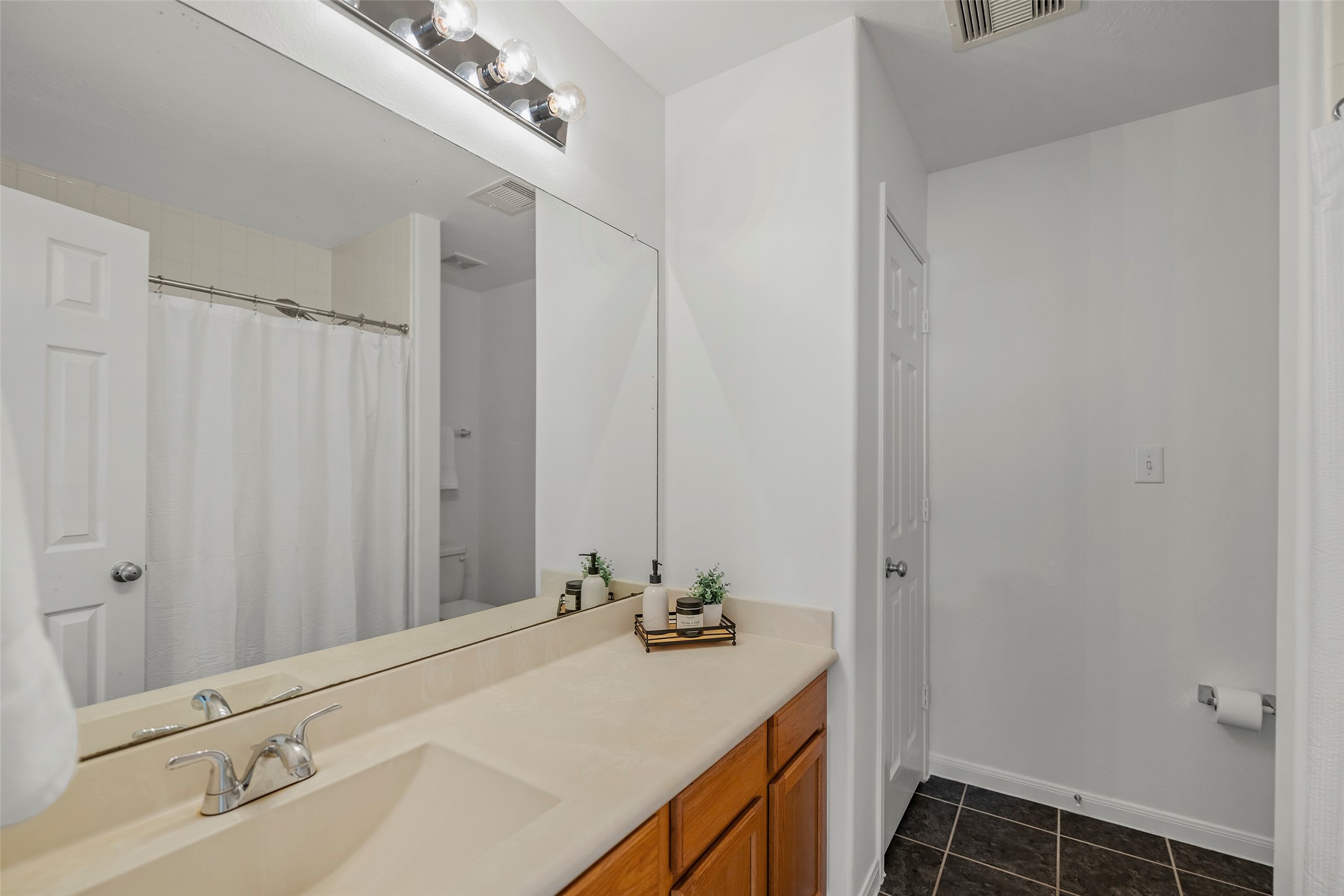 10519 Day Trail Lane Spring, TX 77379 - Photo 22 of 36 Guest Bath