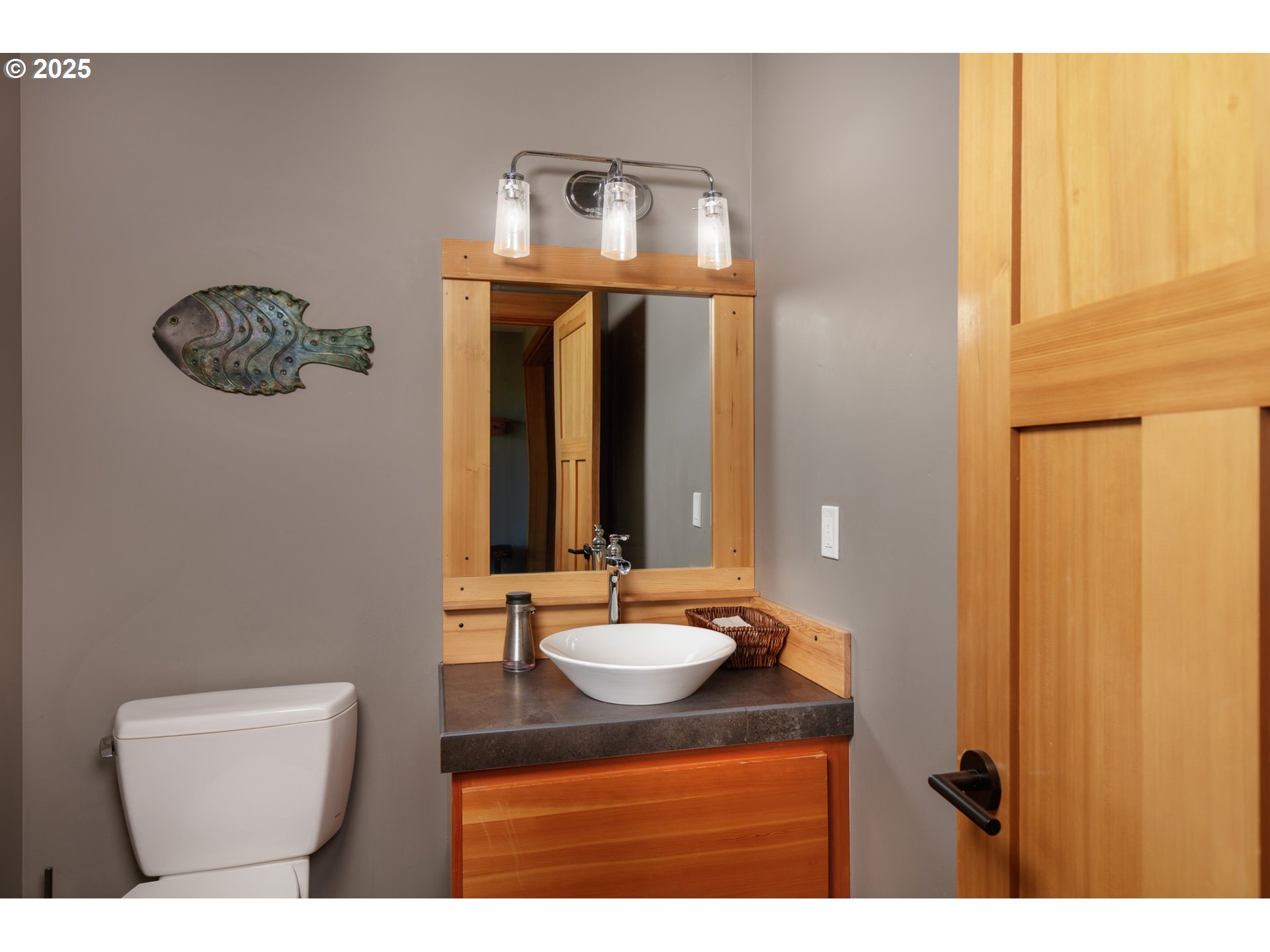 850 Methodist Road Hood River, OR 97031 - Photo 15 of 48 Bathroom