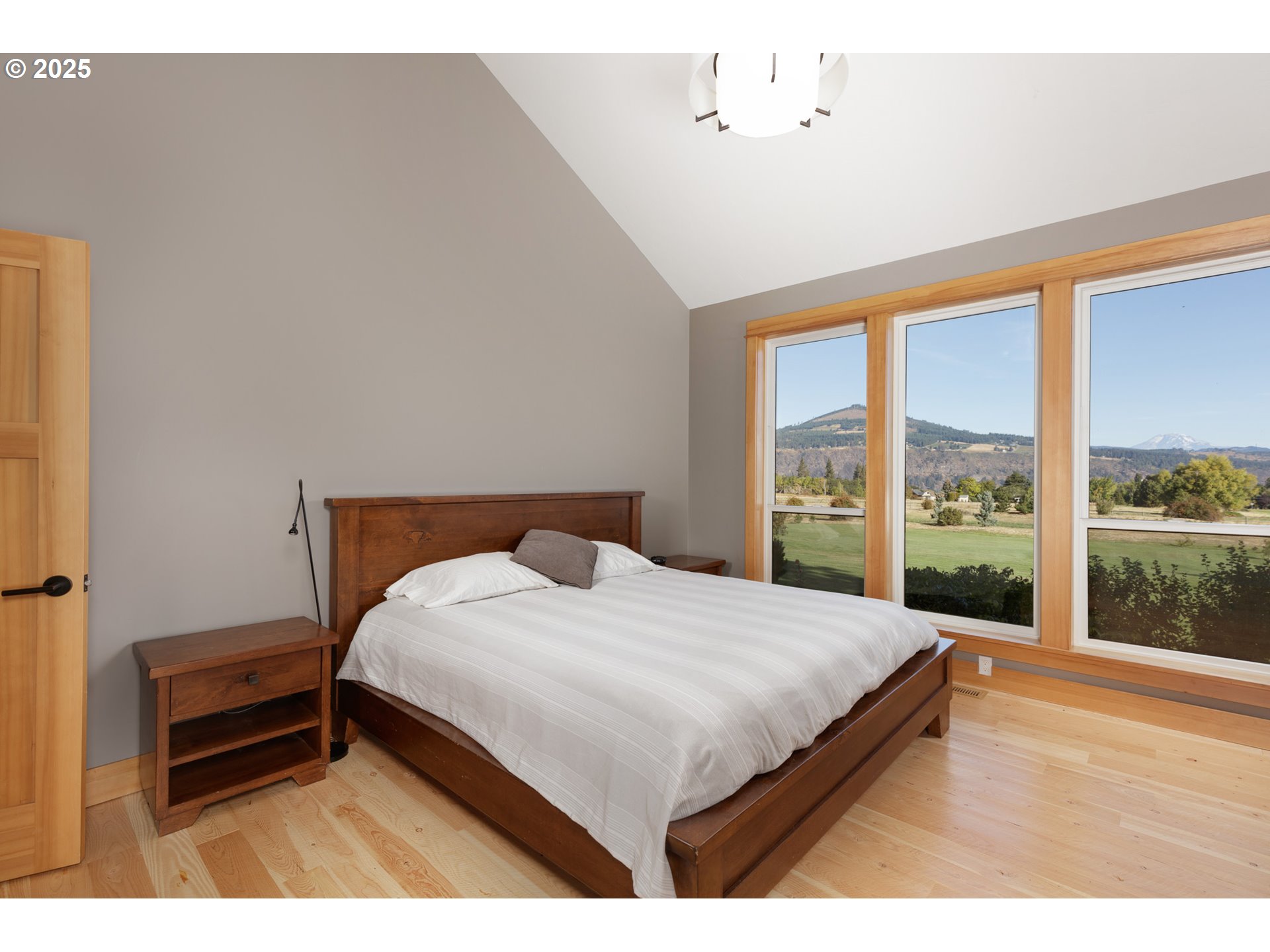 850 Methodist Road Hood River, OR 97031 - Photo 16 of 48 Bedroom, Owner's Suite