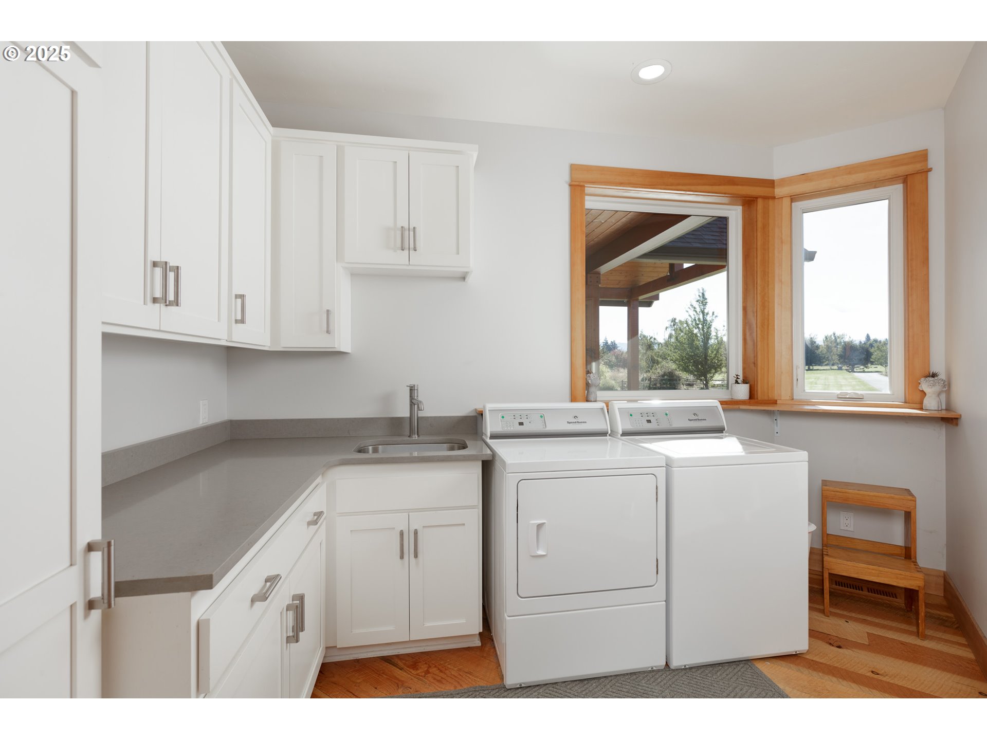 850 Methodist Road Hood River, OR 97031 - Photo 19 of 48 Laundry