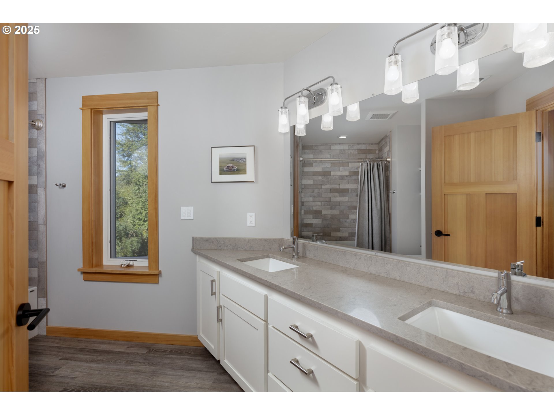 850 Methodist Road Hood River, OR 97031 - Photo 21 of 48 Bathroom