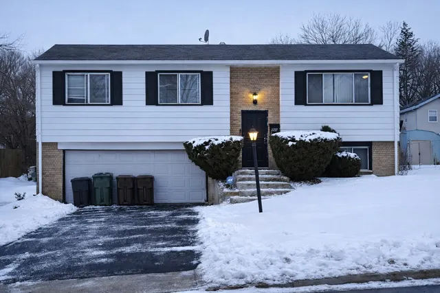 $179,000 | 720 Blackhawk Drive, University Park, IL 60484