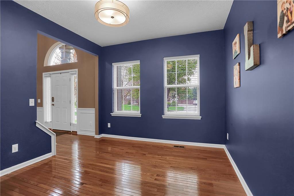 7624 Prairie View Drive Indianapolis, IN 46256 - Photo 9 of 44