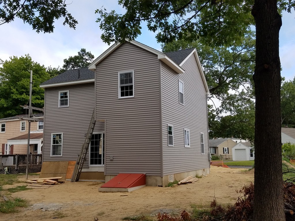 90 Lang Street Springfield, MA 01104 - Photo 7 of 14 Gallery Image 7
