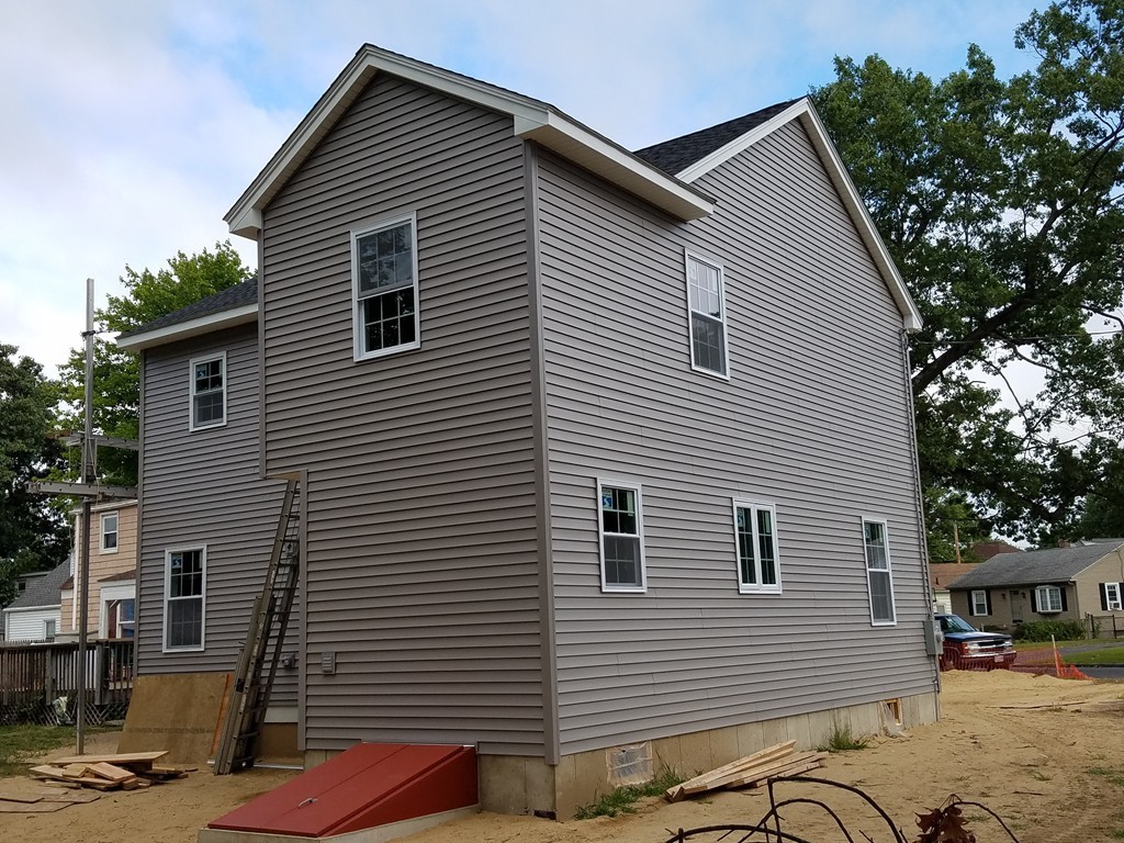 90 Lang Street Springfield, MA 01104 - Photo 8 of 14 Gallery Image 8