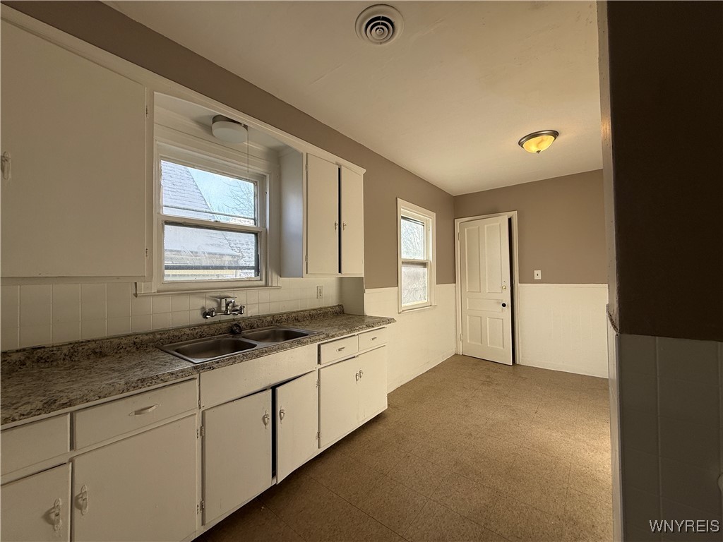 268 Sumner Place Buffalo, NY 14211 - Photo 12 of 31