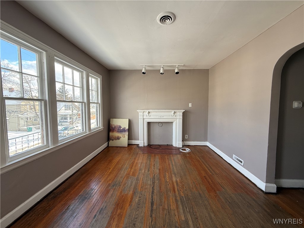 268 Sumner Place Buffalo, NY 14211 - Photo 5 of 31