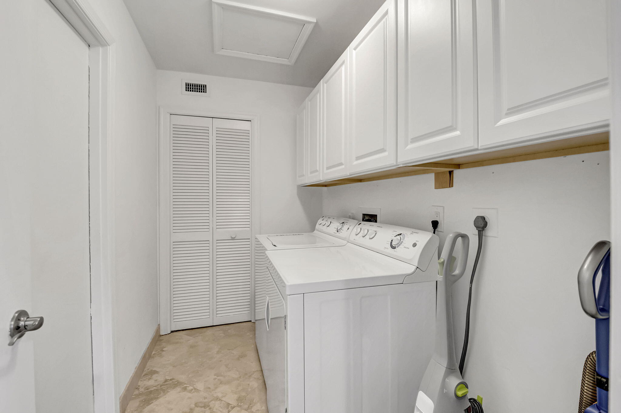 804 Foxpointe Circle Delray Beach, FL 33445 - Photo 23 of 43 a utility room with dryer and washer