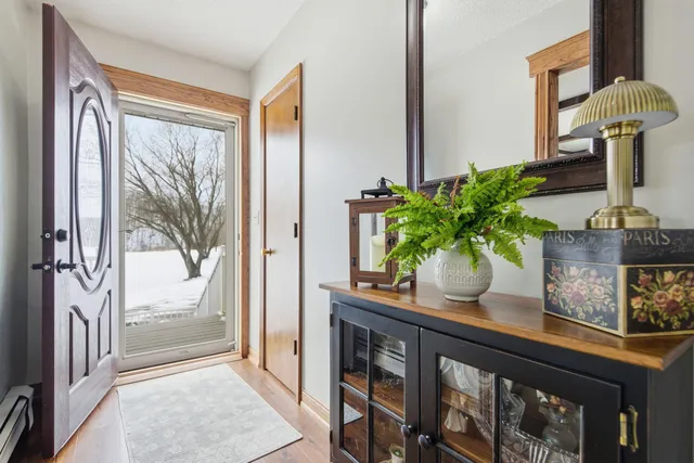 $549,990 | 20818 Enterprise Valley Drive, Lewiston, MN 55952