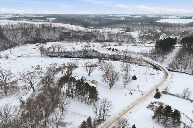 $549,990 | 20818 Enterprise Valley Drive, Lewiston, MN 55952