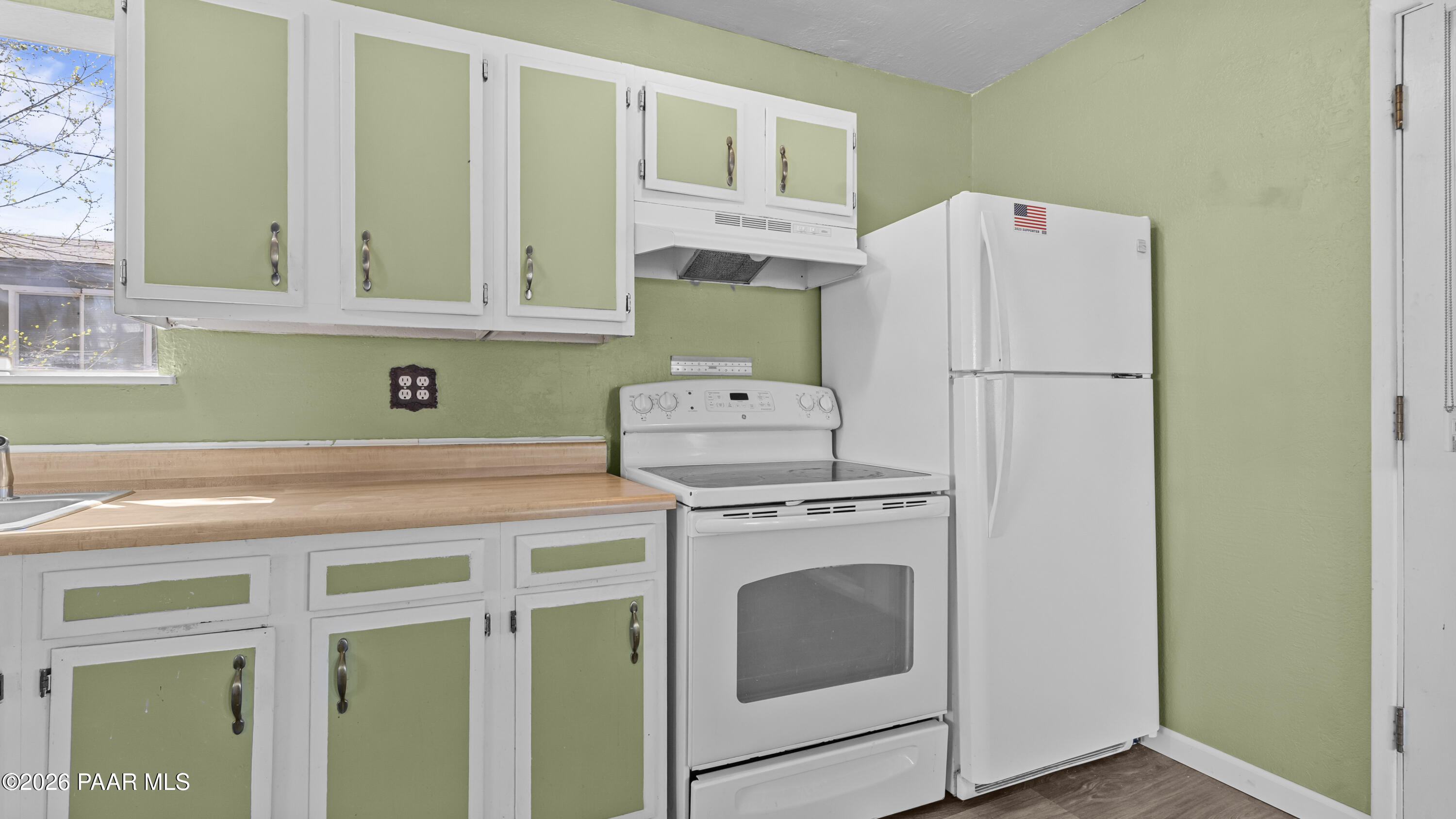 236 West Venice Way Paulden, AZ 86334 - Photo 13 of 42 a utility room with dryer and washer