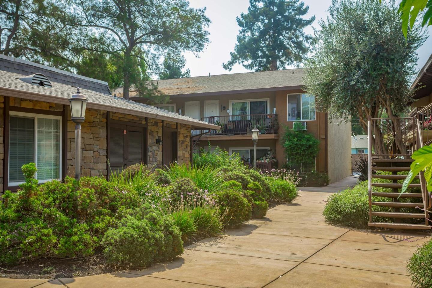 2580 Homestead Road, Unit 5101 Santa Clara, CA 95051 - Photo 31 of 33 a front view of a house with garden