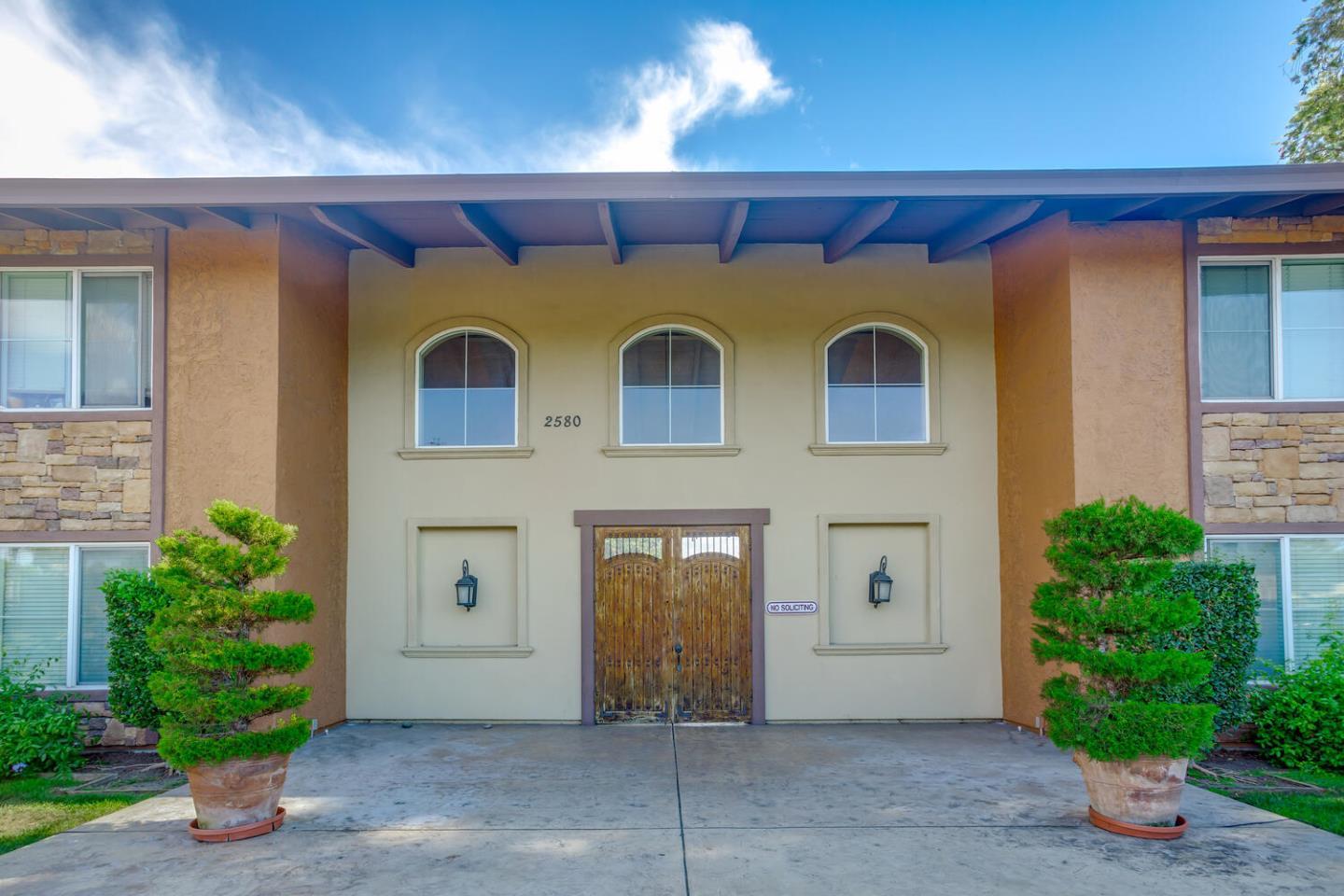 2580 Homestead Road, Unit 5101 Santa Clara, CA 95051 - Photo 32 of 33 a front view of a house with a garden