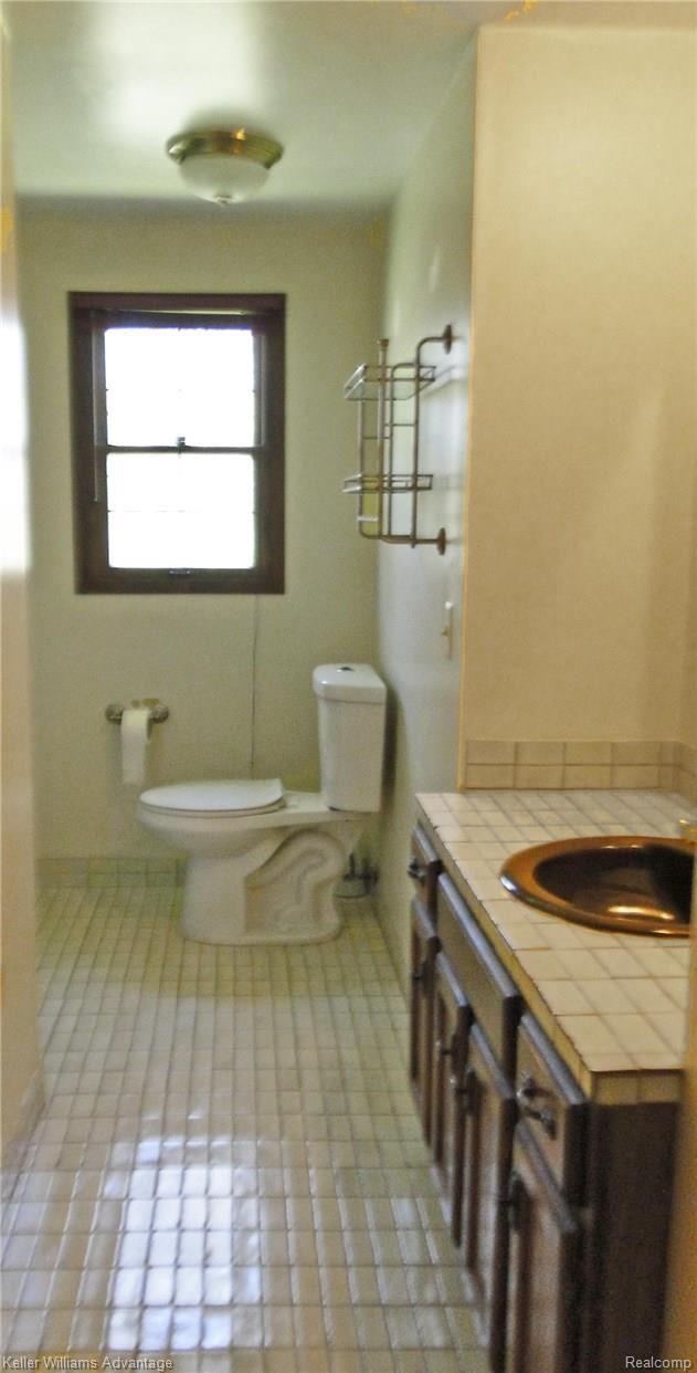 47215 Maben Road Canton, MI 48187 - Photo 17 of 20 Bathroom 2.jpg