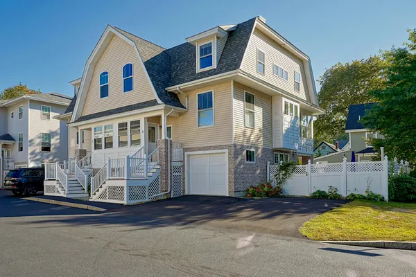 $1,000,000 | 11 Old Parish Way, Unit 8, Portsmouth, NH 03801