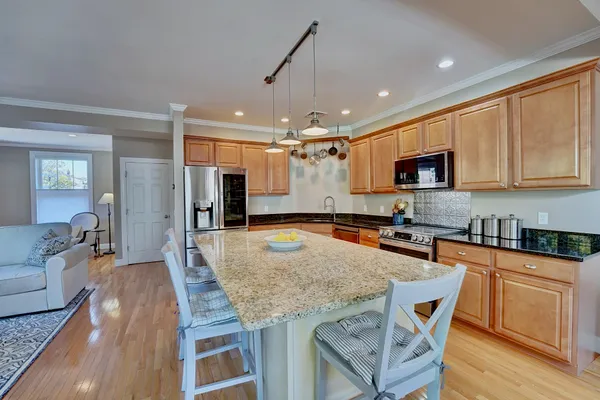 $1,000,000 | 11 Old Parish Way, Unit 8, Portsmouth, NH 03801