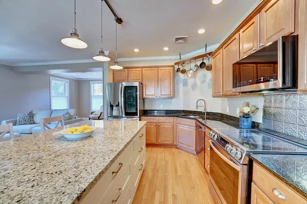 $1,000,000 | 11 Old Parish Way, Unit 8, Portsmouth, NH 03801