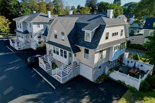 $1,000,000 | 11 Old Parish Way, Unit 8, Portsmouth, NH 03801