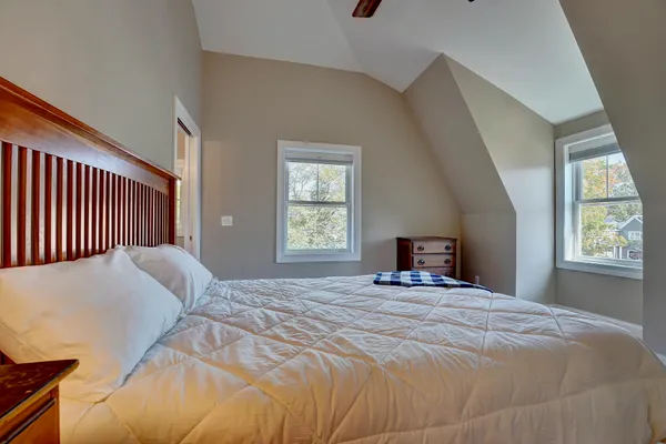 $1,000,000 | 11 Old Parish Way, Unit 8, Portsmouth, NH 03801