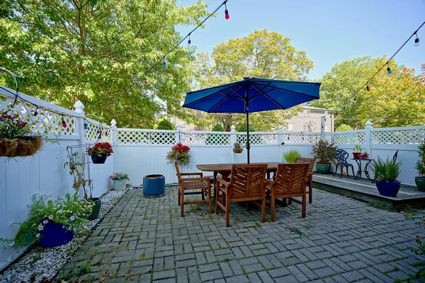 $1,000,000 | 11 Old Parish Way, Unit 8, Portsmouth, NH 03801