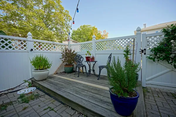 $1,000,000 | 11 Old Parish Way, Unit 8, Portsmouth, NH 03801