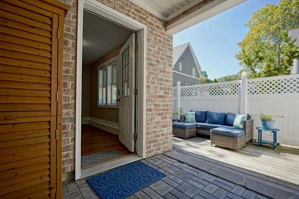 $1,000,000 | 11 Old Parish Way, Unit 8, Portsmouth, NH 03801