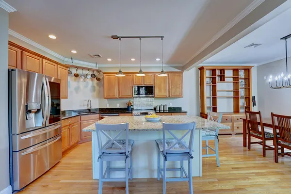 $1,000,000 | 11 Old Parish Way, Unit 8, Portsmouth, NH 03801