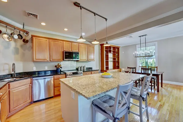 $1,000,000 | 11 Old Parish Way, Unit 8, Portsmouth, NH 03801