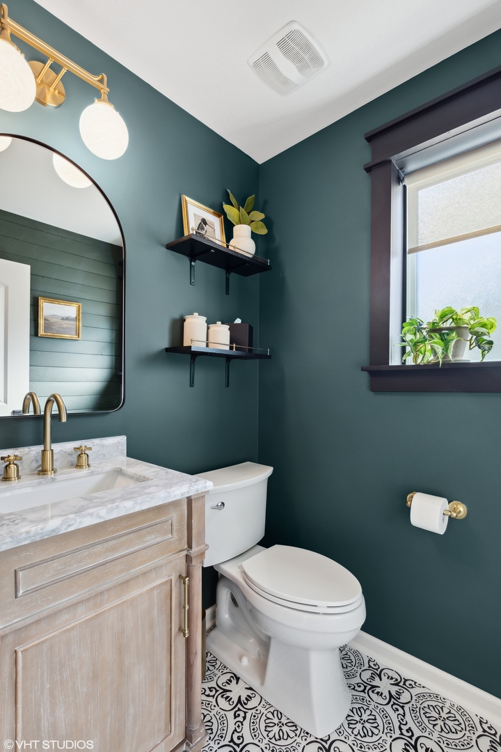 3302 Batley Street Elgin, IL 60124 - Photo 12 of 28 a bathroom with a toilet a sink and a mirror