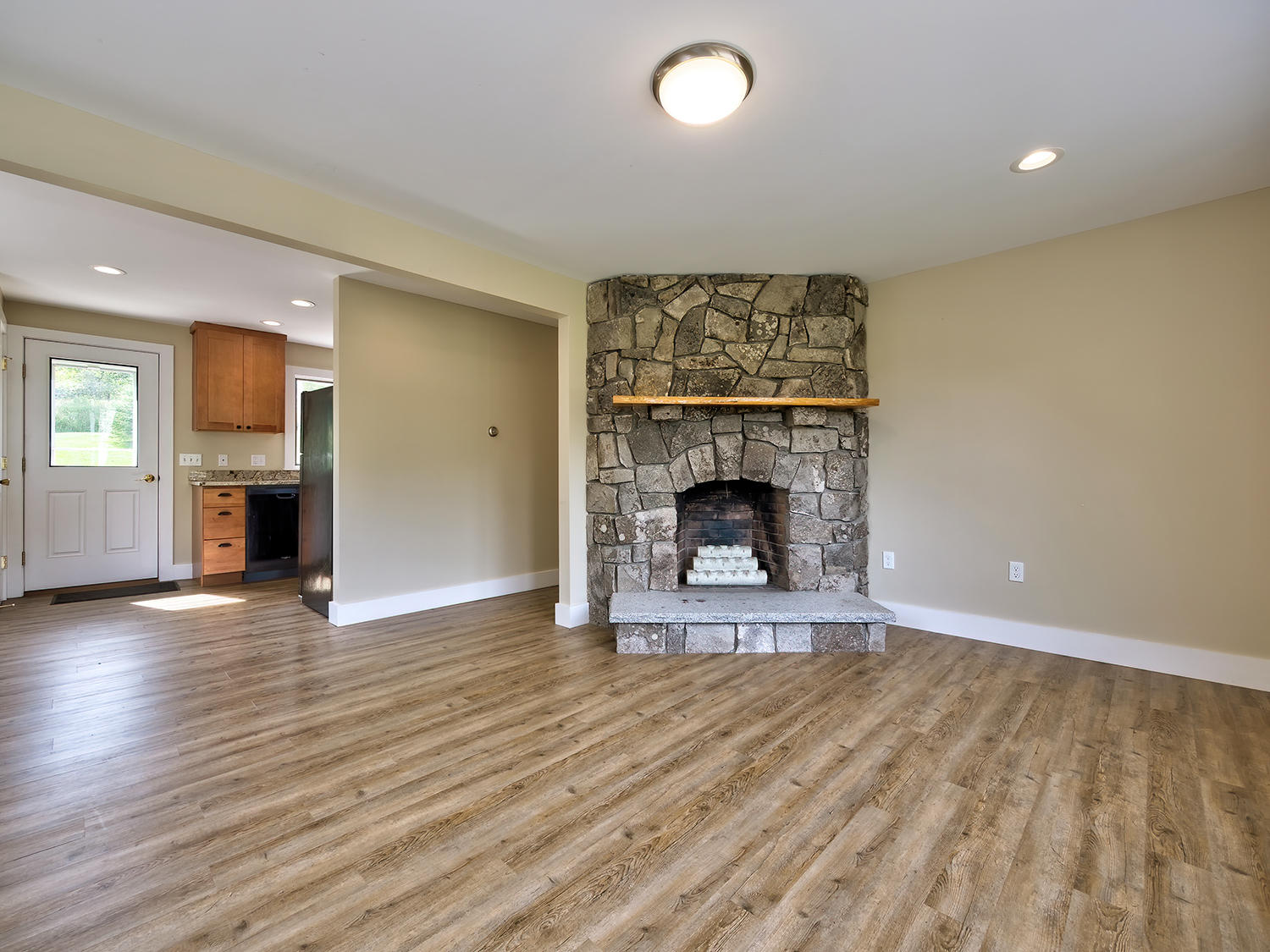 1184 Tremont Road Seal Cove, ME 04674 - Photo 14 of 37 1184LivingRoom