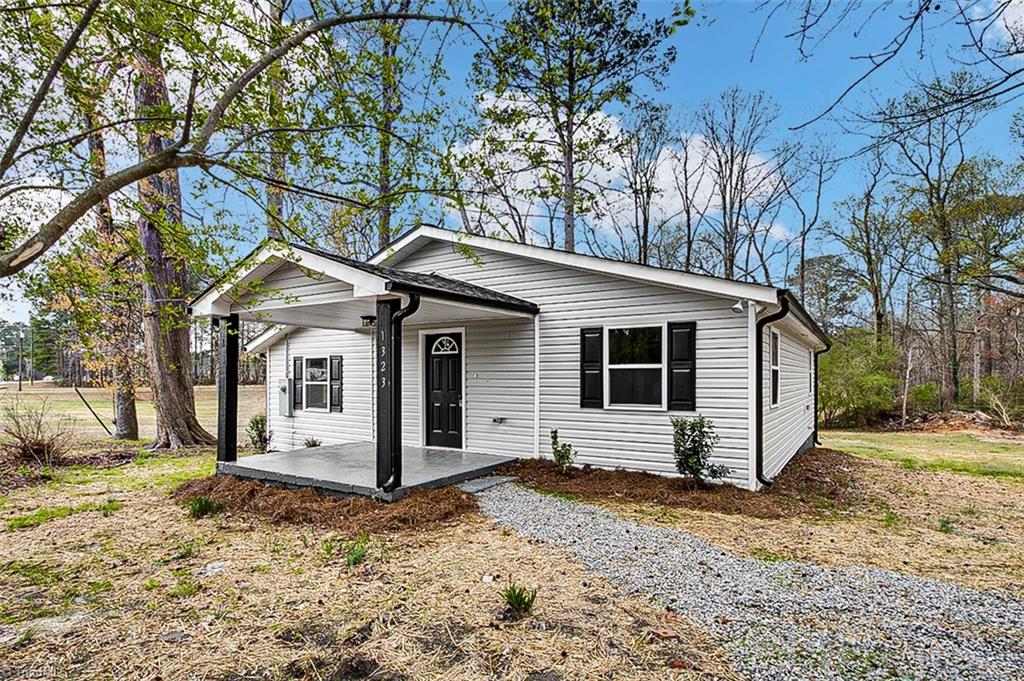 1323 Colon Road Sanford, NC 27330 - Photo 3 of 33