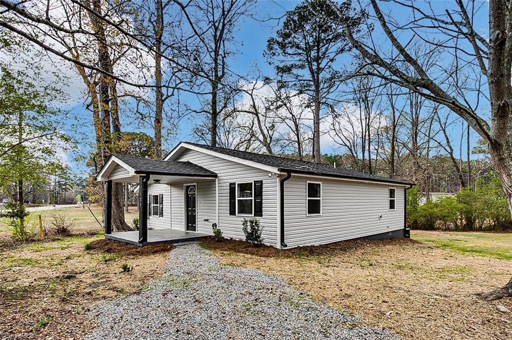 1323 Colon Road Sanford, NC 27330 - Photo 4 of 33