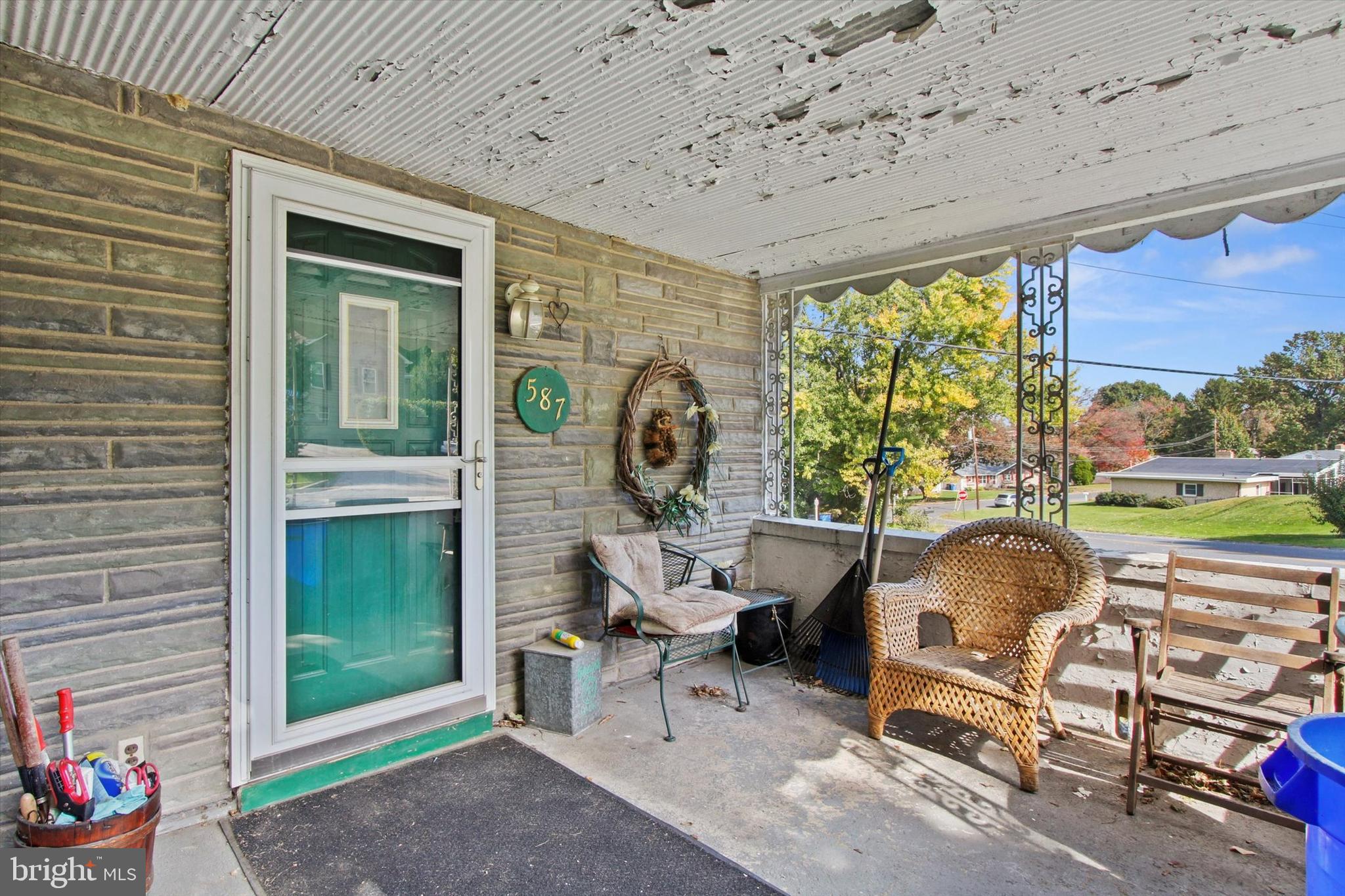 587 Hillcrest Road York, PA 17403 - Photo 4 of 30 Gallery Image 4