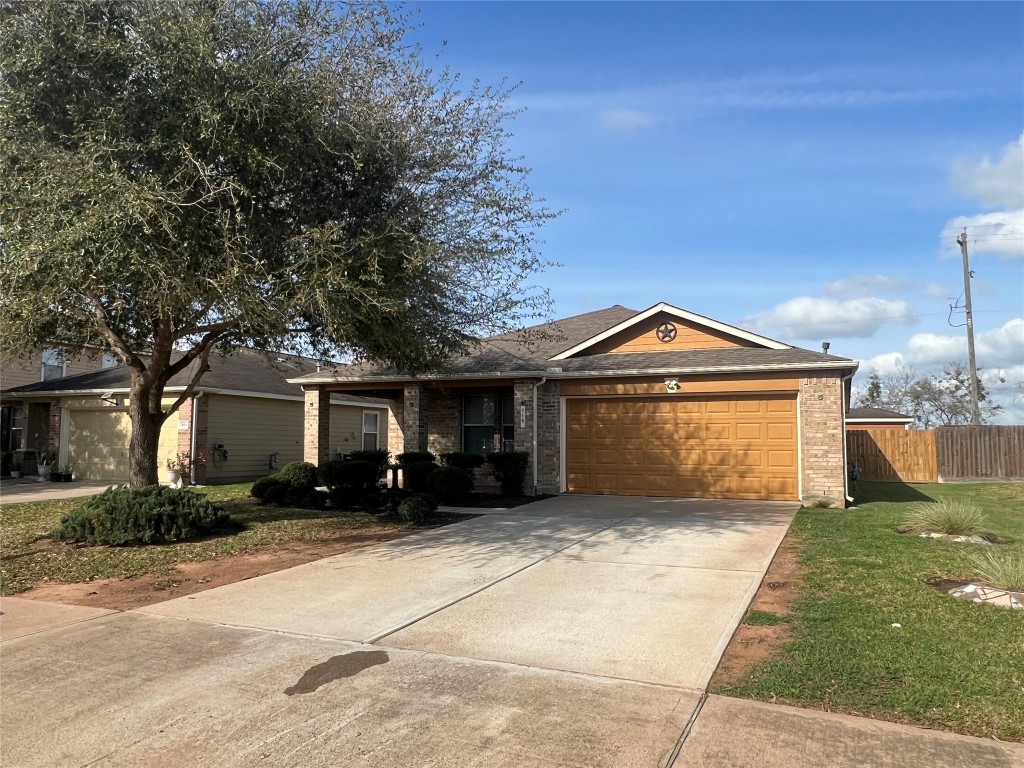 915 Wild Cotton Road Rosenberg, TX 77471 - Photo 13 of 38 a front view of a house with yard