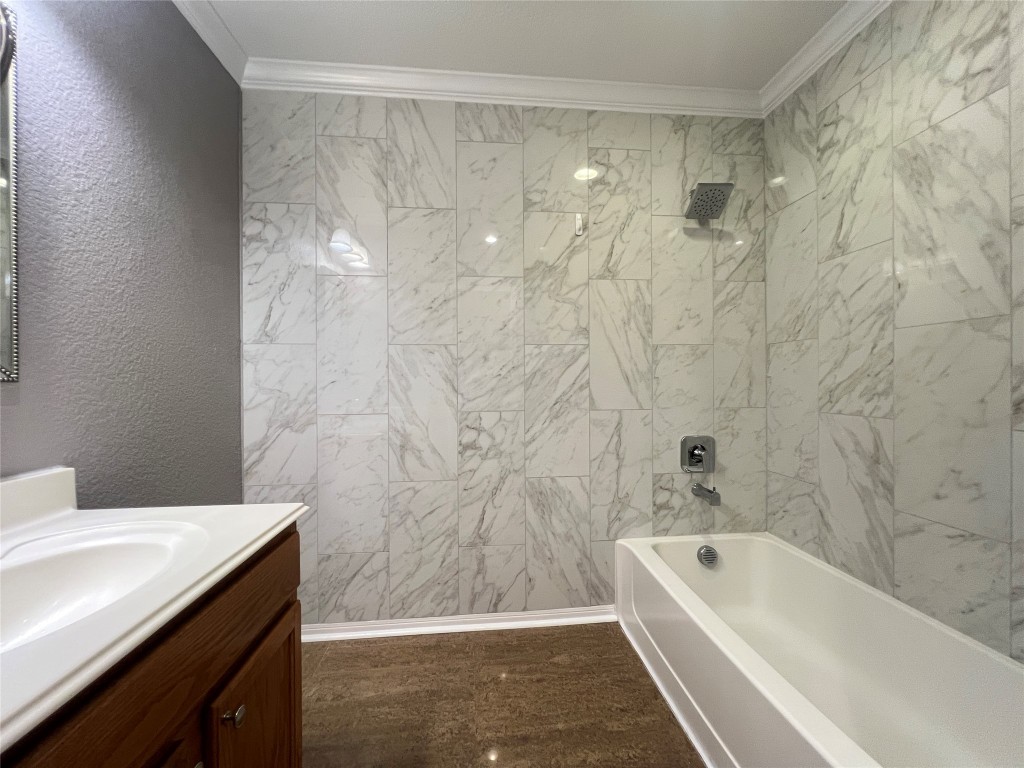 915 Wild Cotton Road Rosenberg, TX 77471 - Photo 27 of 38 a bathroom with a bathtub and a sink