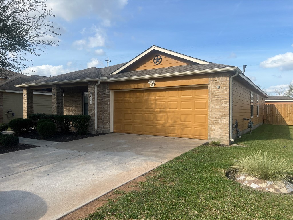 915 Wild Cotton Road Rosenberg, TX 77471 - Photo 6 of 38 a front view of a house with yard