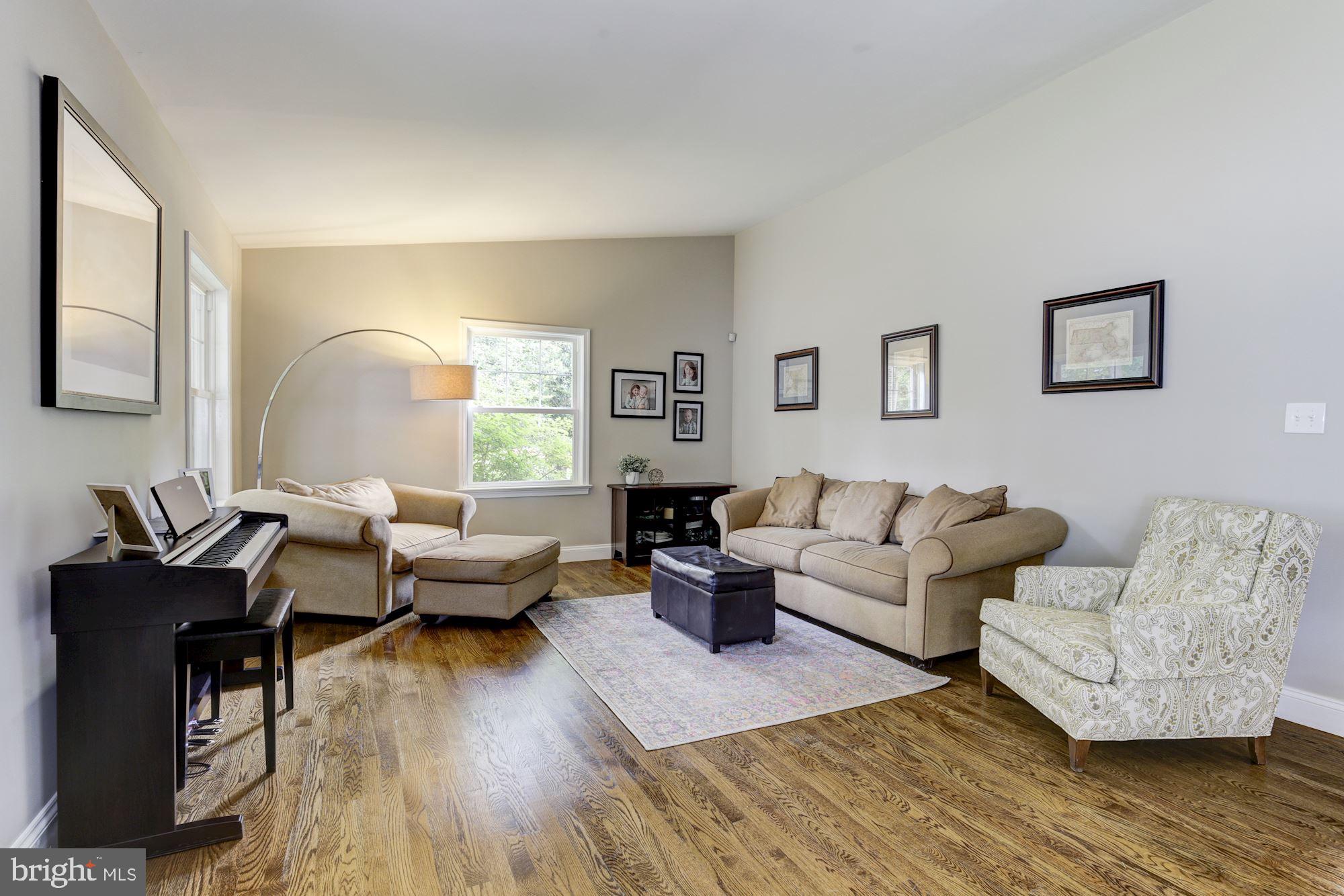 9907 Harrogate Road Bethesda, MD 20817 - Photo 2 of 17 Large living room w/ vaulted ceilings & hardwoods